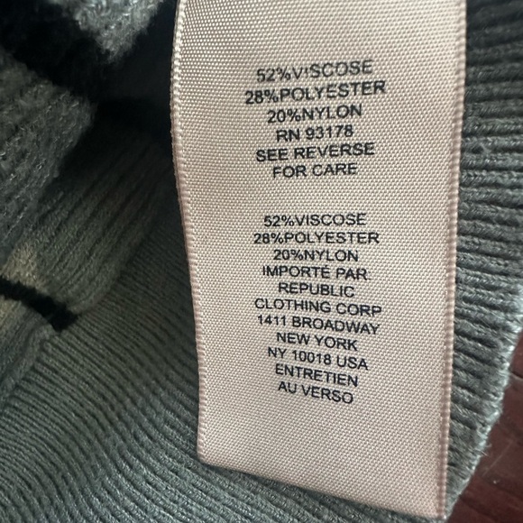 Philosophy Long Sleeve Sweater - Womens Size Small - Gray and Black - Picture 3 of 3